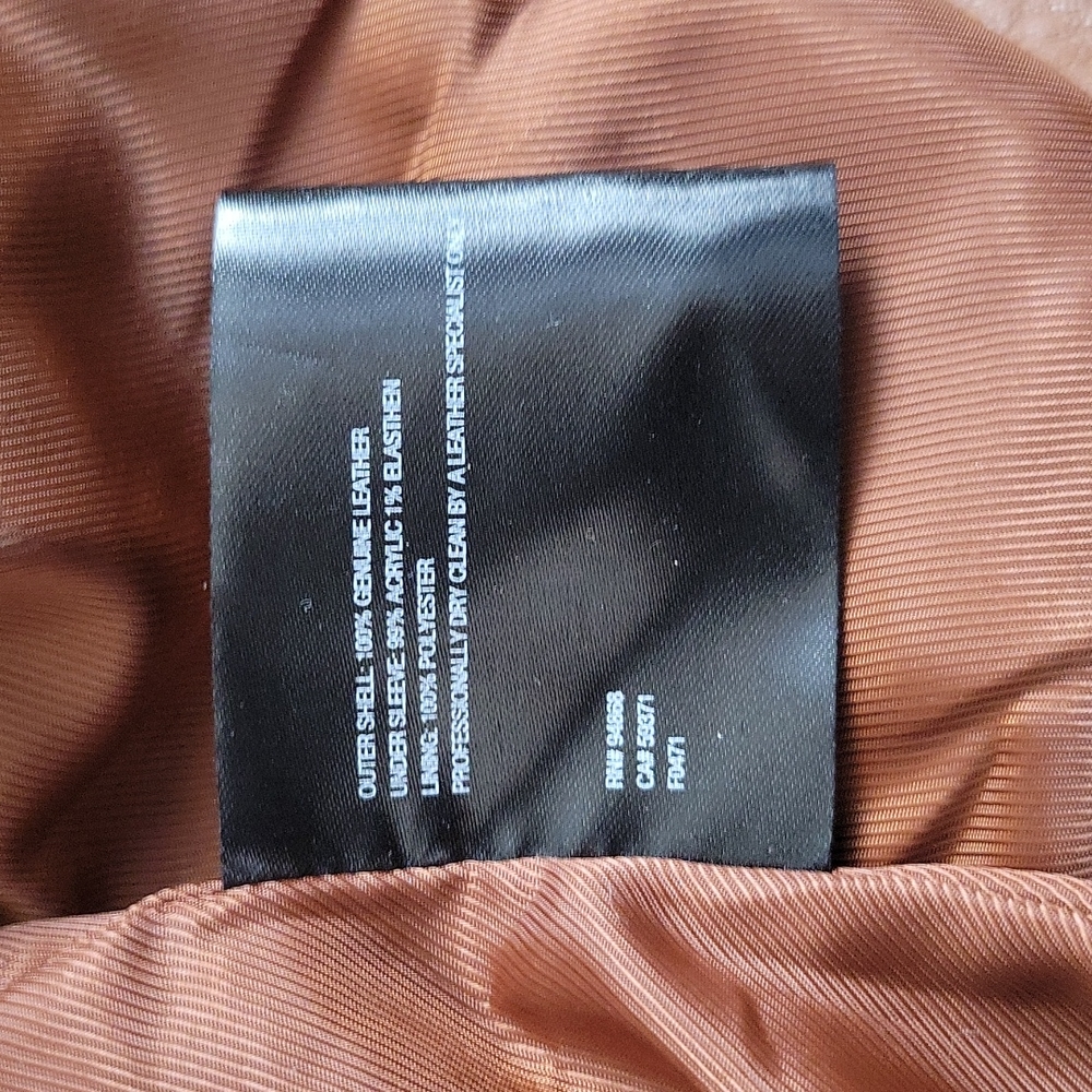 Beautiful Bernardo Genuine Leather Jacket - Picture 6 of 7
